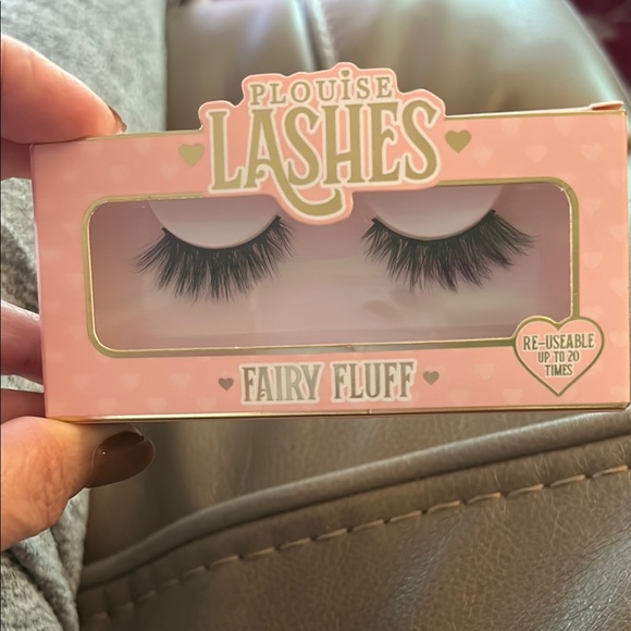 Plouise Eyelashes Gorgeous addition to any makeup adventure - Picture 7 of 9